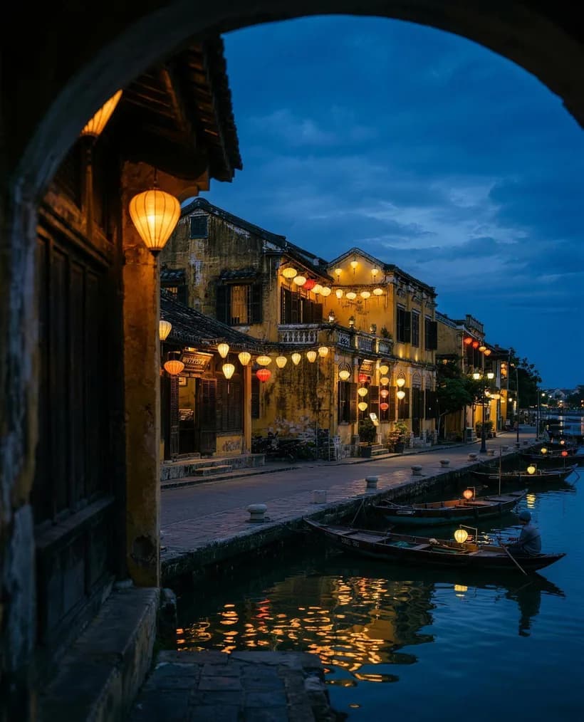 Ambiente de Hoi An al caer la tarde (imagen ilustrativa generada con IA)